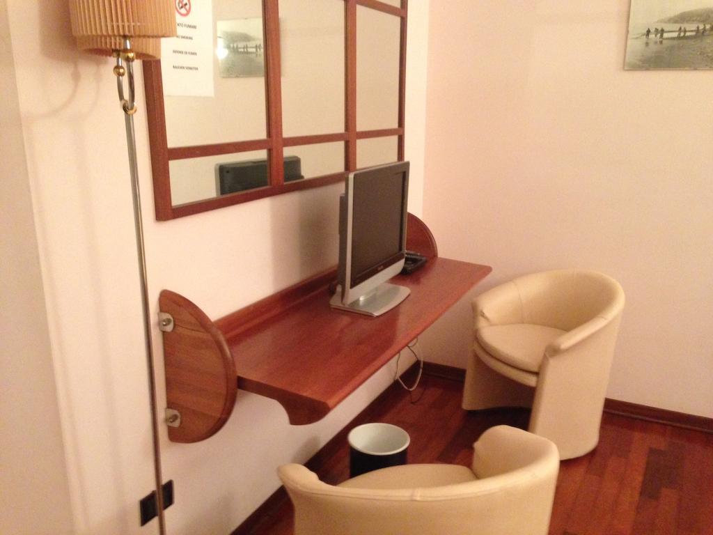Hotel Sirenella Mele Bilik gambar