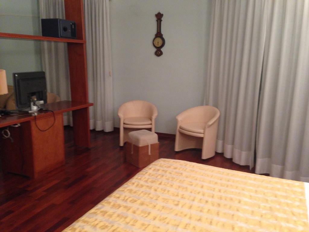 Hotel Sirenella Mele Bilik gambar